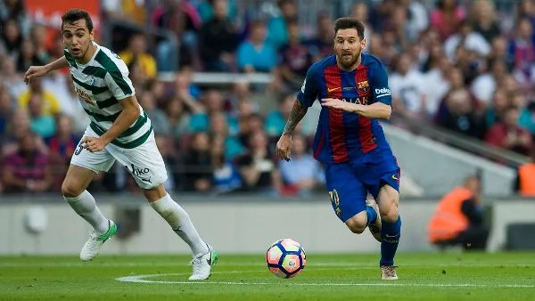 thac-mac-lich-su-ronaldo-va-messi-ai-gioi-hon-a-b