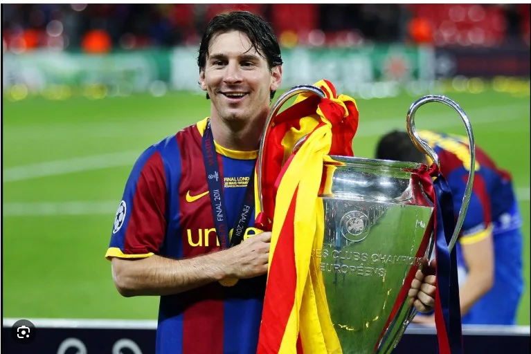thac-mac-lich-su-ronaldo-va-messi-ai-gioi-hon-090